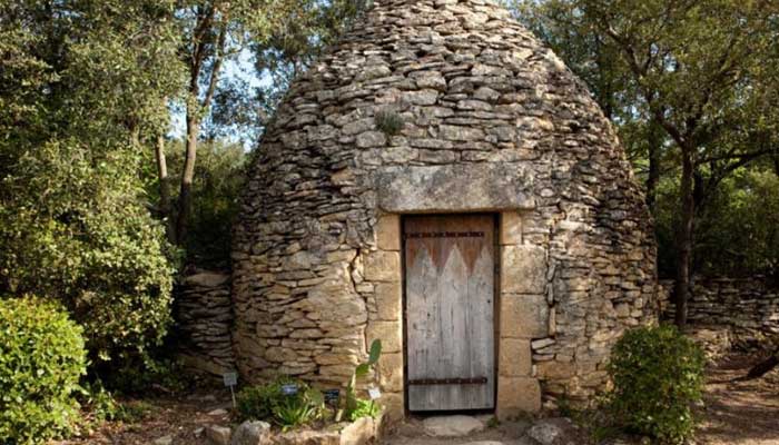 Ready to Explore? Check Out These 5 Stone Houses and Discover What Surprises Are Waiting Inside!